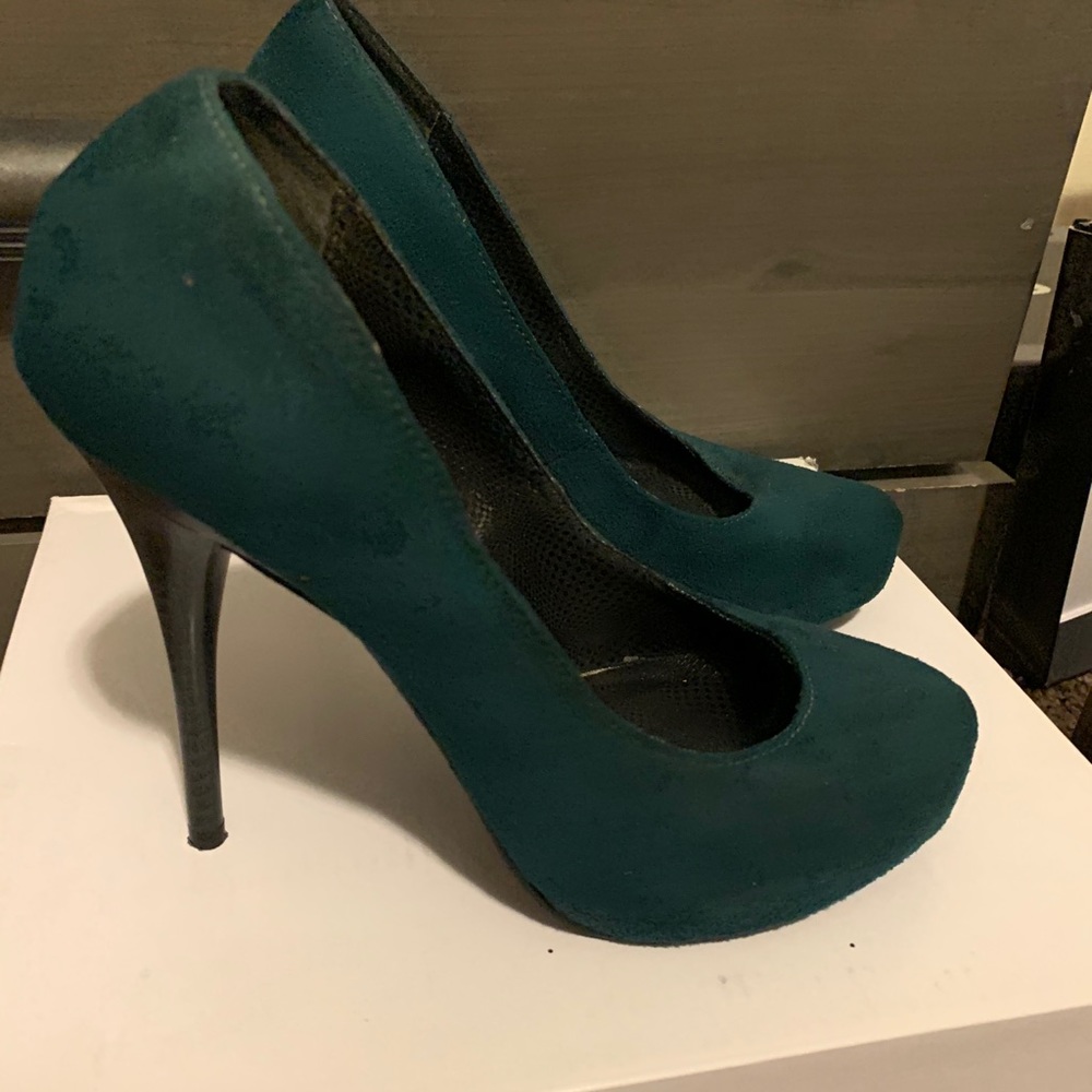 Michael Antonion, 4 inches hunter green, suede pump size 6